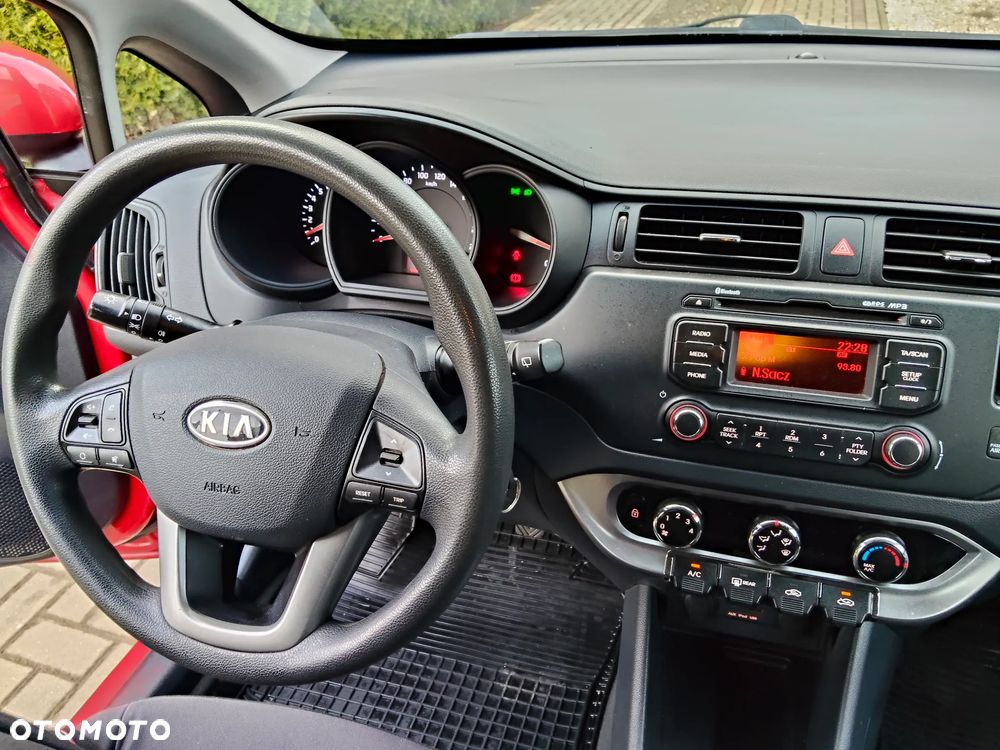 Kia Rio 1.2 Attract - 32