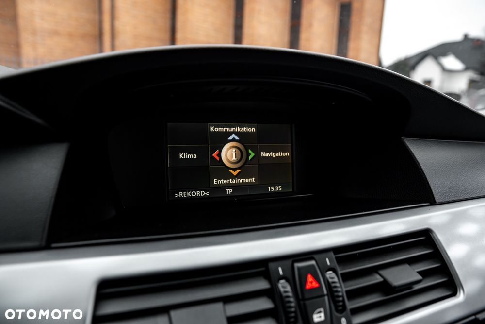 BMW Seria 5 525i Touring - 36