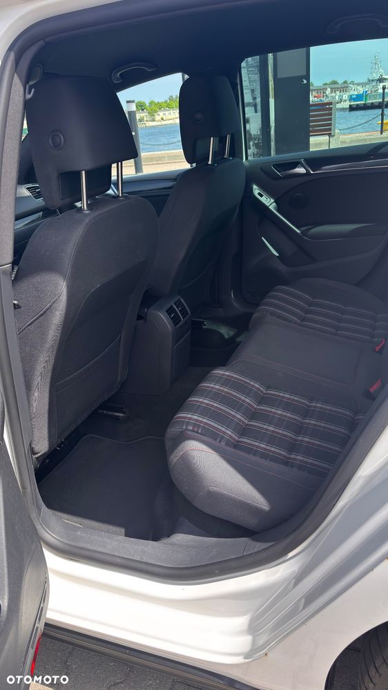 Volkswagen Golf - 11