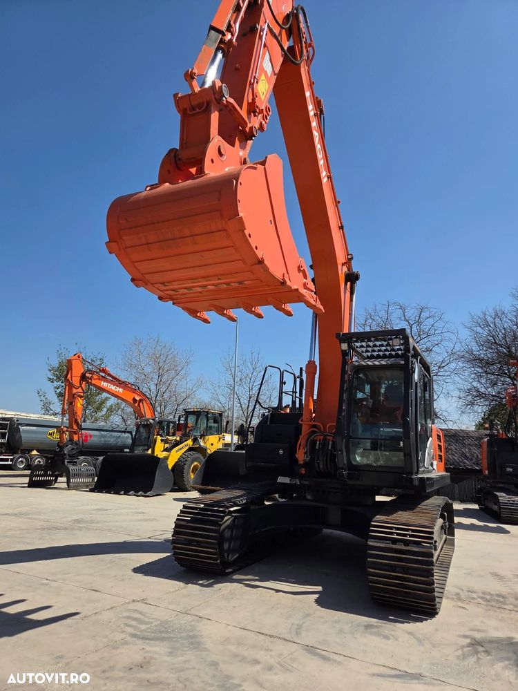 Hitachi 32t, cupa 1,8mc NOUA, 2019, 7.237h, consum mediu 18,6litri/ora, Isuzu 265CP, 3 pompe hidr HITACHI, produs in JAPONIA, lant 80% bun doar 991h deplasare, reviziile facute, inst picon si rotire, antifurt, Ad sapare 8m, AC, leasing 3 ani-PROMOTIE 96.900 - 13