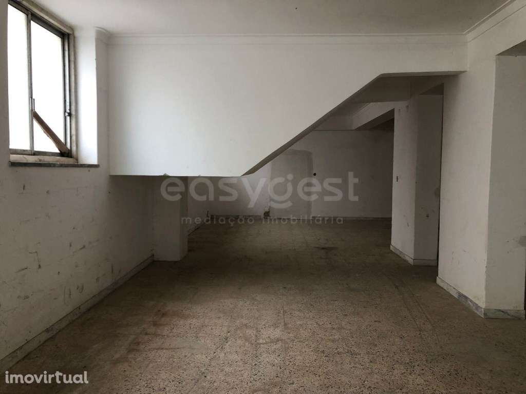 Loja com 210m² em cave com acesso direto à rua - Grande imagem: 4/26