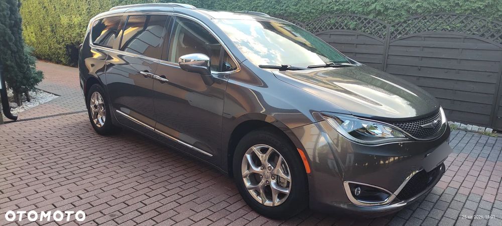 Chrysler Pacifica - 2