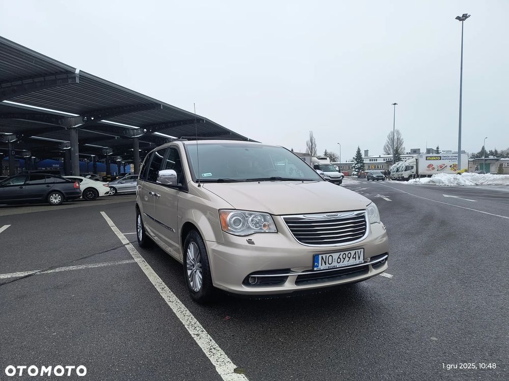 Chrysler Town & Country 3.6 Limited - 8