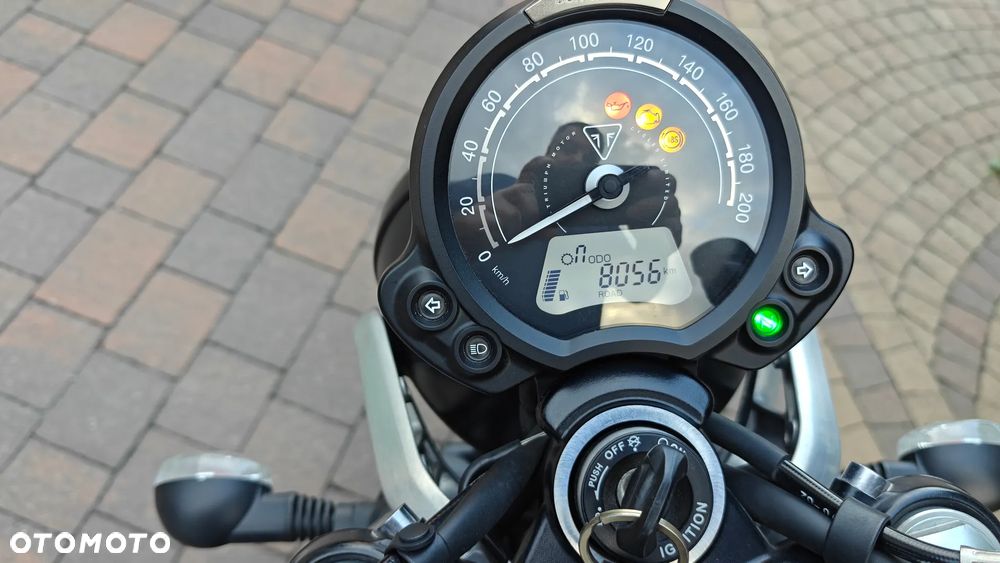 Triumph Street Twin - 3