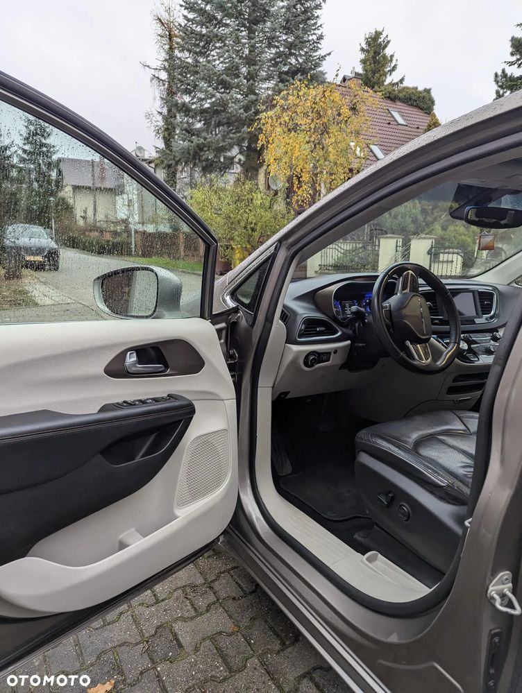 Chrysler Pacifica - 7