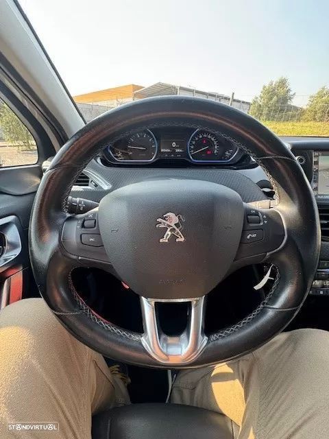Peugeot 2008 1.2 PureTech Allure - 24