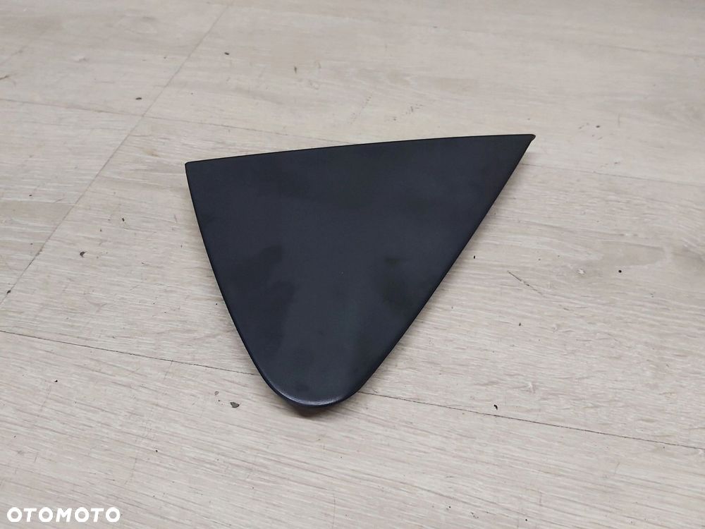 Toyota Yaris II trójkąt błotnika prawy przód zaślepka prawa 60117-0D060 - 2