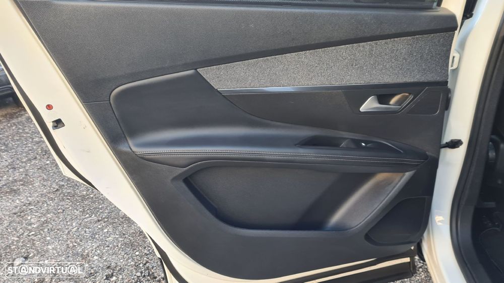 Peugeot 5008 1.5 BlueHDi Allure EAT8 - 40