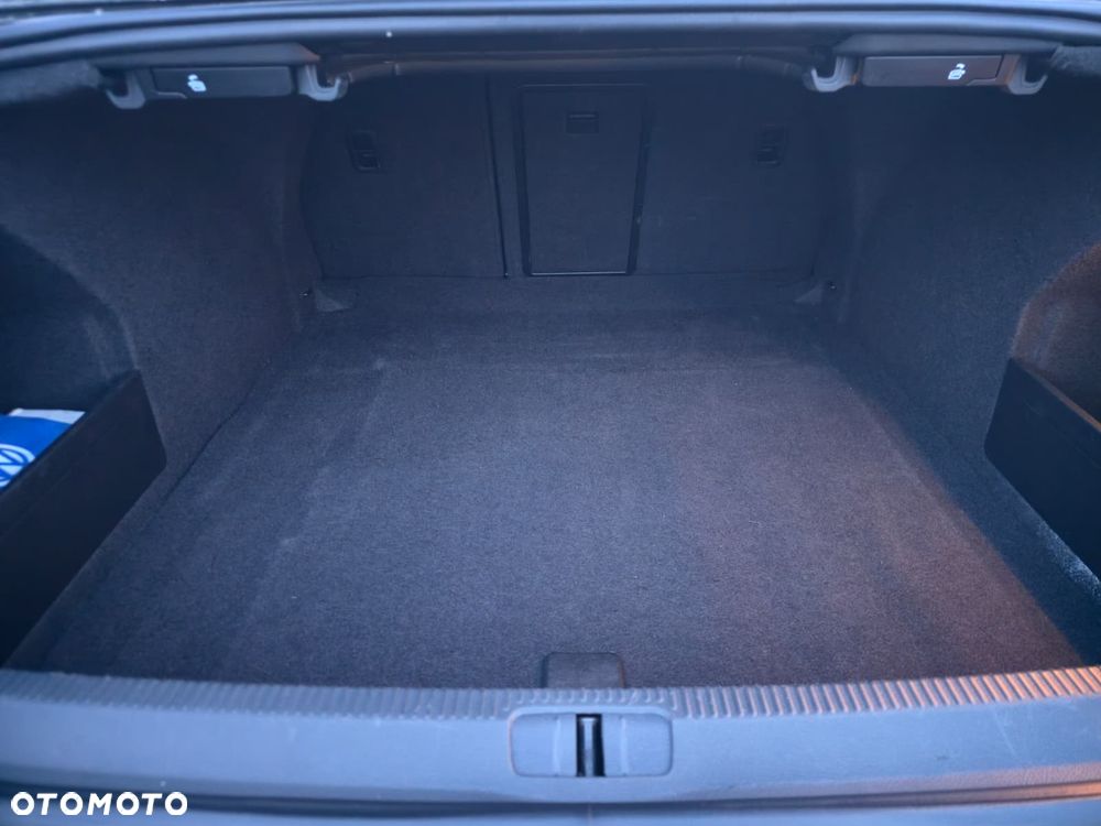 Volkswagen Passat 2.0 TDI Comfortline - 14