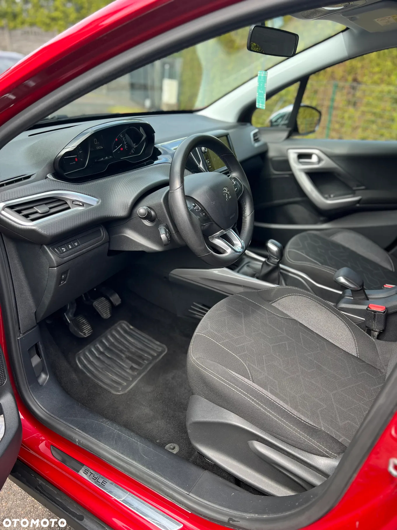 Peugeot 2008 1.2 Pure Tech Style S&S - 17