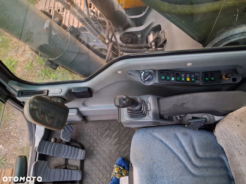 Volvo EC240 BNLC - 13