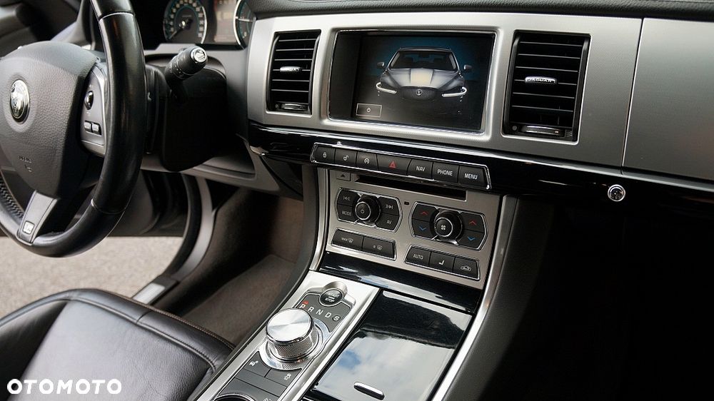 Jaguar XF 2.2 D R-Sport - 20