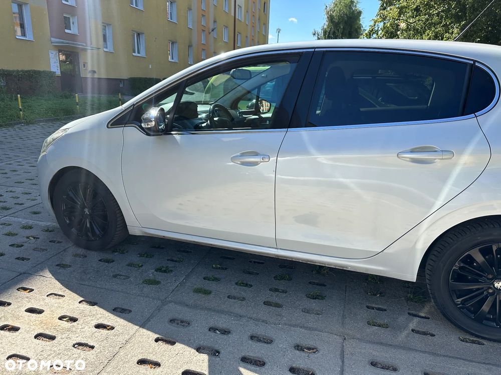 Peugeot 208 1.2 PureTech Allure S&S EAT6 - 13