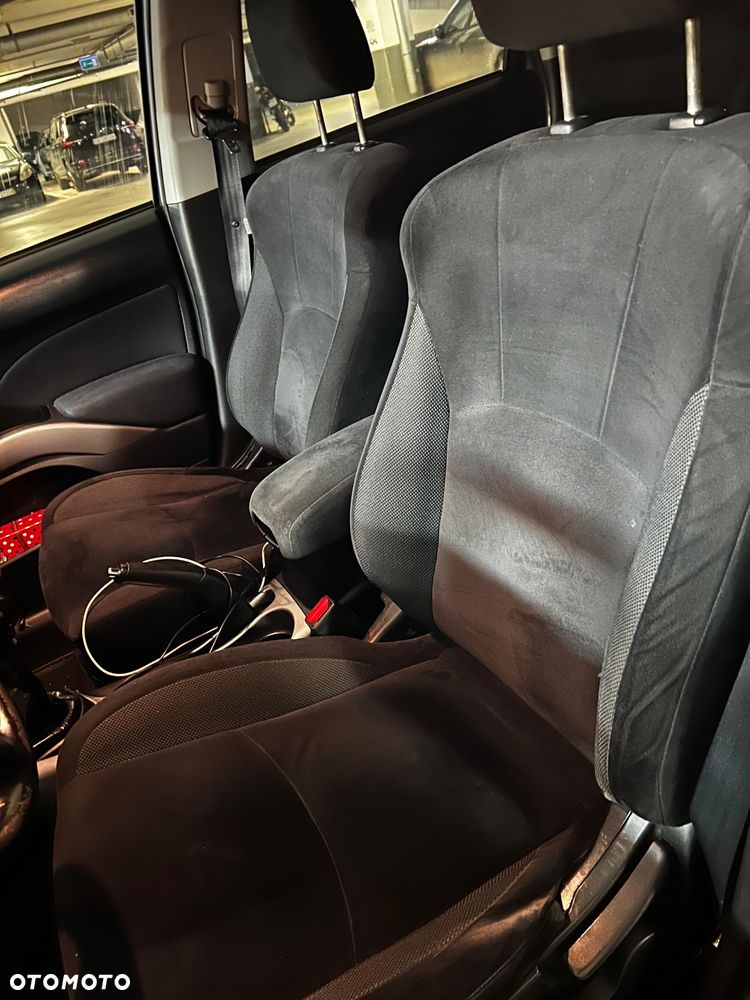 Mitsubishi Outlander 2.0 DID Instyle NAVI - 4