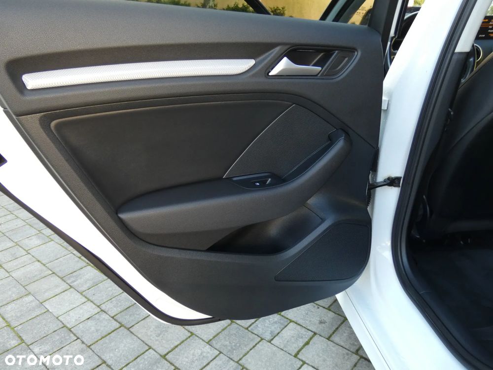 Audi A3 Sportback 1.6 TDI (clean diesel) S line Sportpaket - 32