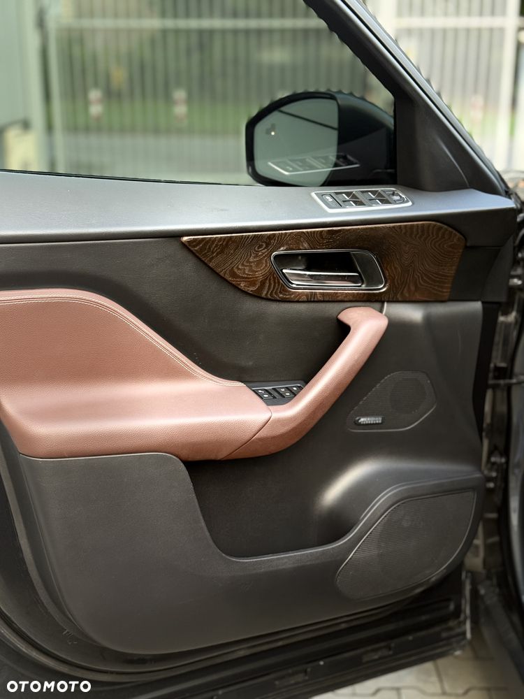 Jaguar F-Pace S AWD - 19