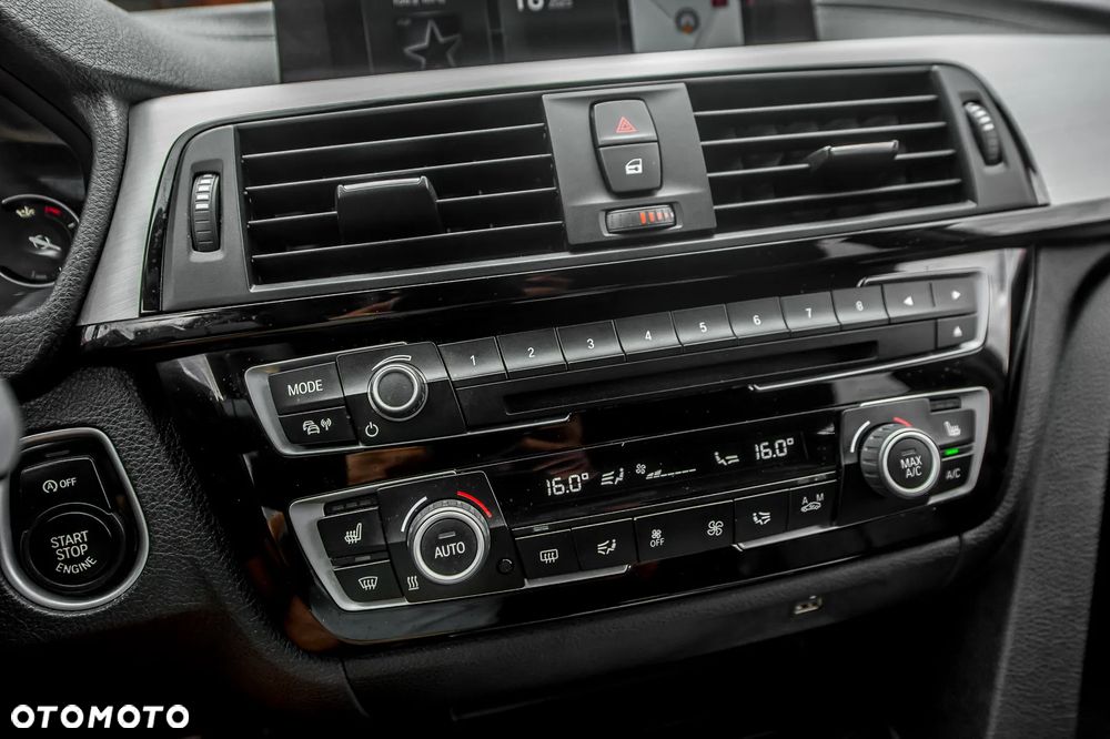 BMW Seria 3 320d Touring xDrive M Sport - 35