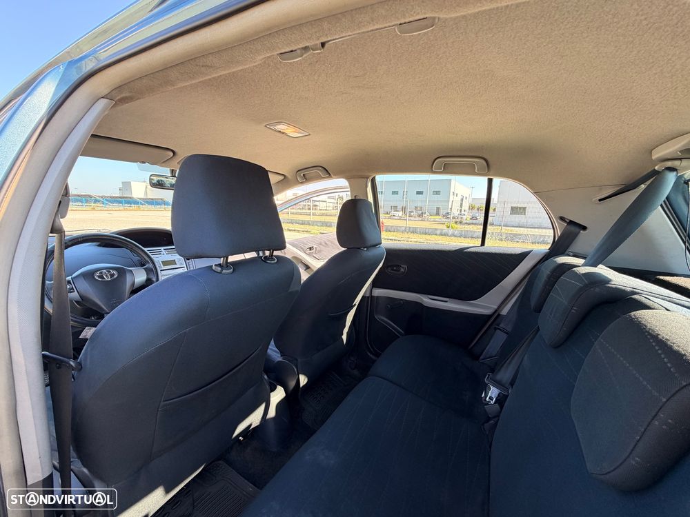 Toyota Yaris 1.4 D-4D Sol AC+VSC - 26