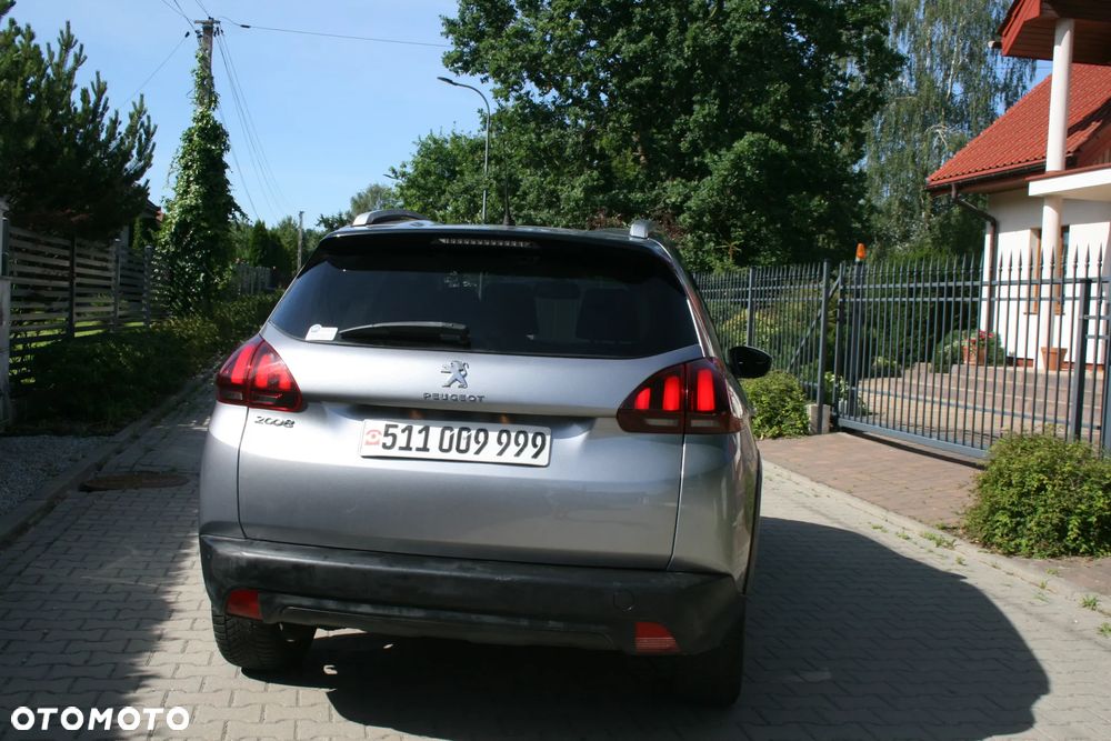Peugeot 2008 1.2 Pure Tech Allure S&S - 6
