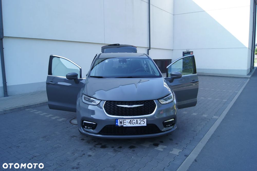 Chrysler Pacifica - 2