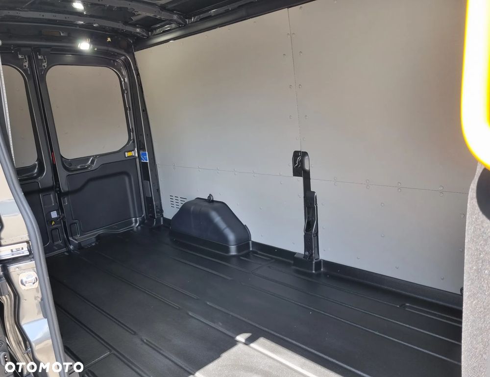 Ford Nowy Transit Van - 8
