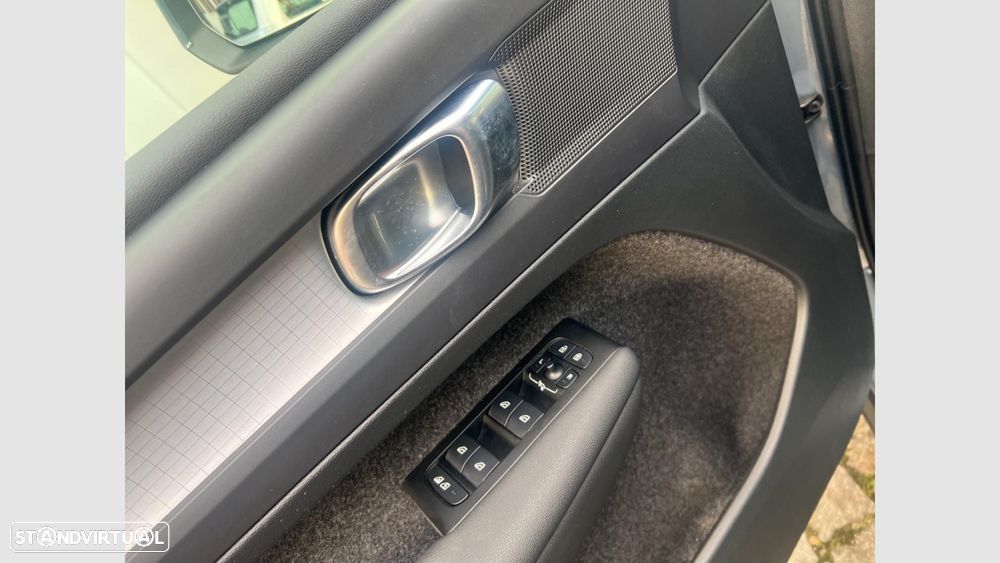 Volvo XC 40 1.5 T3 Momentum Geartronic - 17