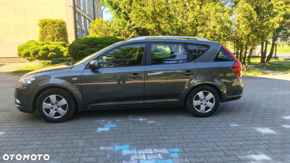 Kia Ceed - 9