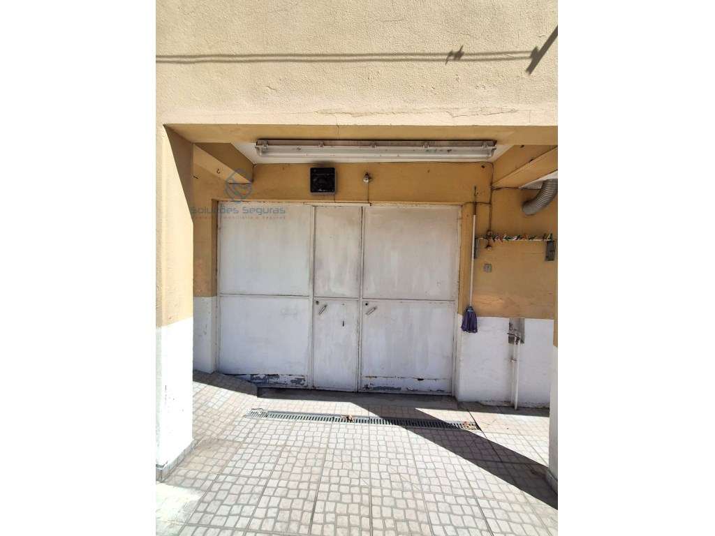 Andar de Moradia T2 na Moita c/ Garagem e Quintal - Grande imagem: 5/12