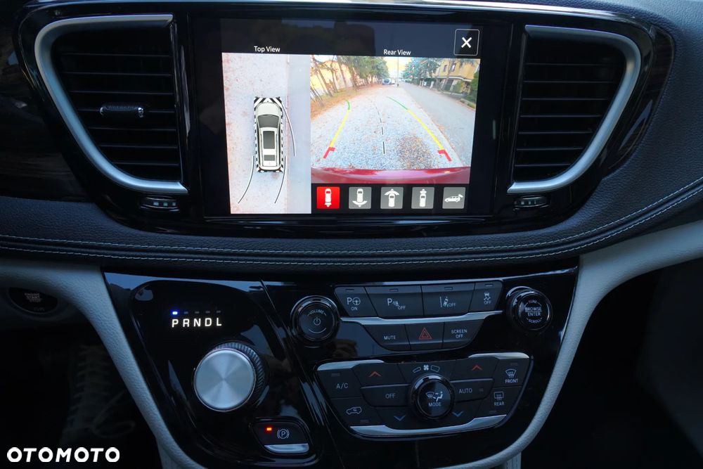 Chrysler Pacifica - 22