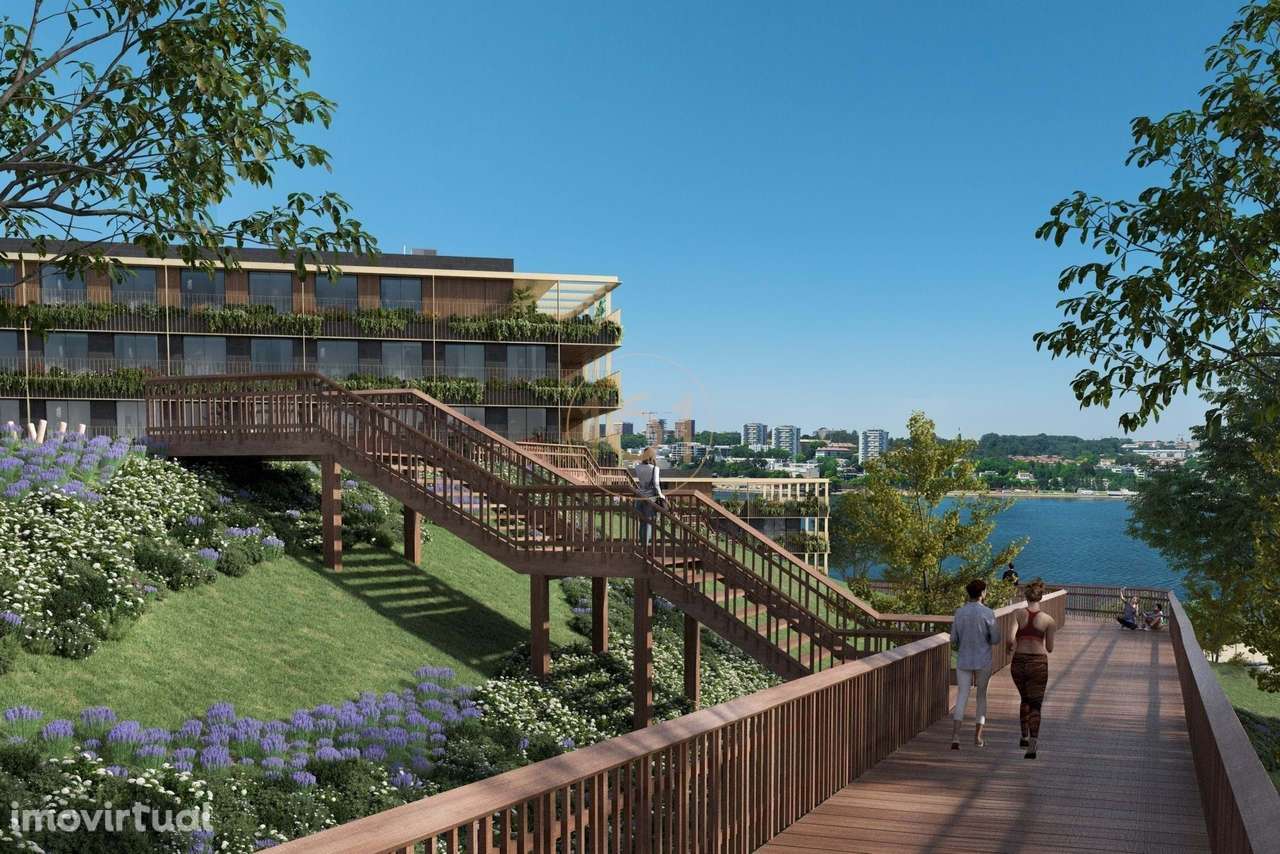 T2 com 83,10m2  de área útil com varanda / terraço de 56,60 m2 - Grande imagem: 3/33