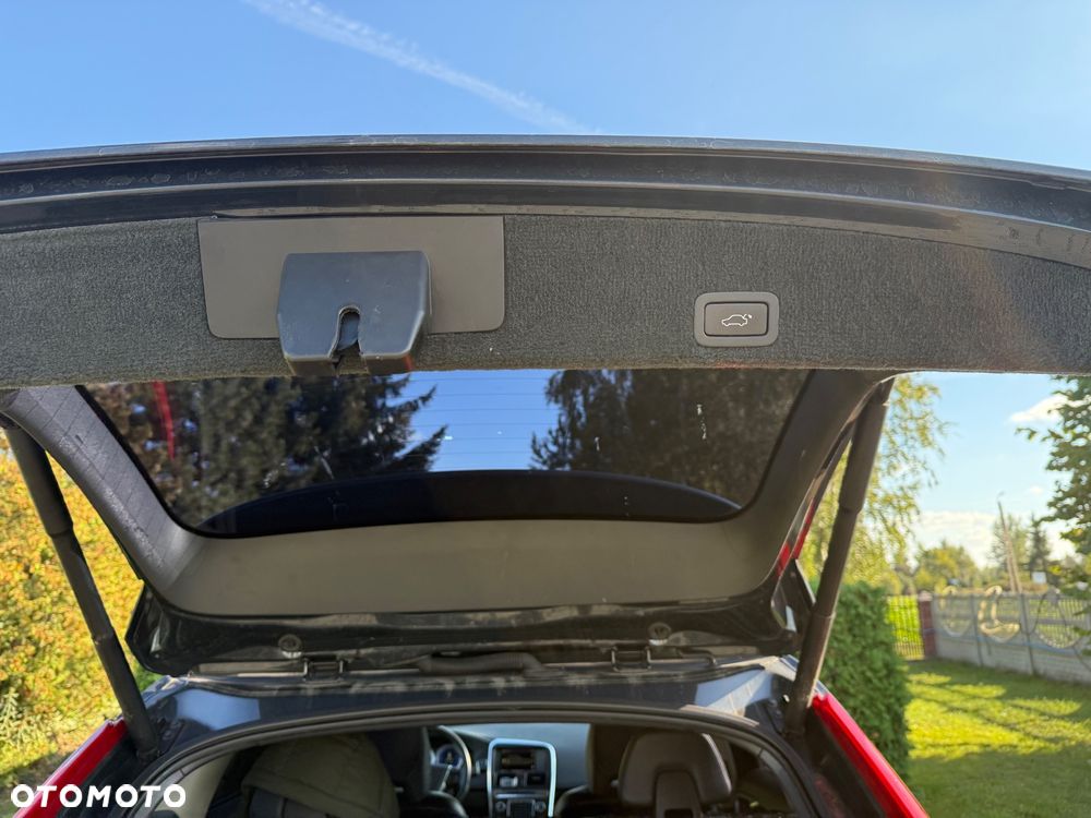 Volvo XC 60 D5 AWD R-Design Momentum - 22