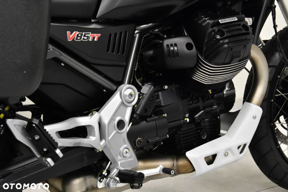 Moto Guzzi V85 - 25