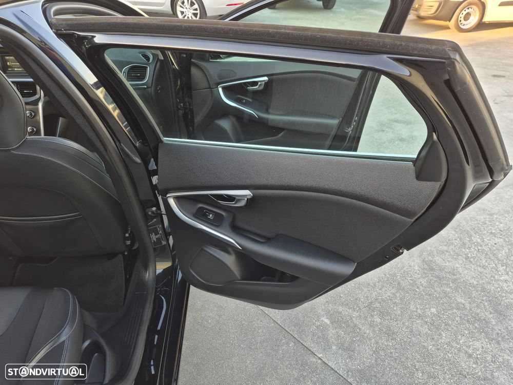 Volvo V40 1.6 D2 Eco Momentum - 32