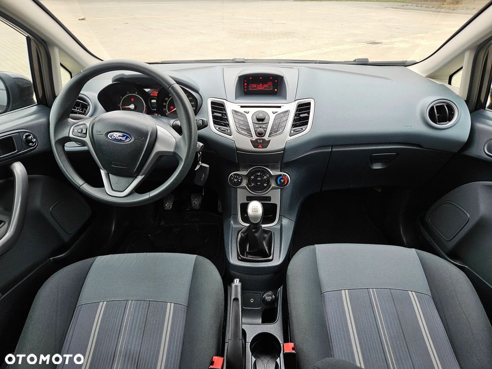 Ford Fiesta 1.4 Ghia - 14
