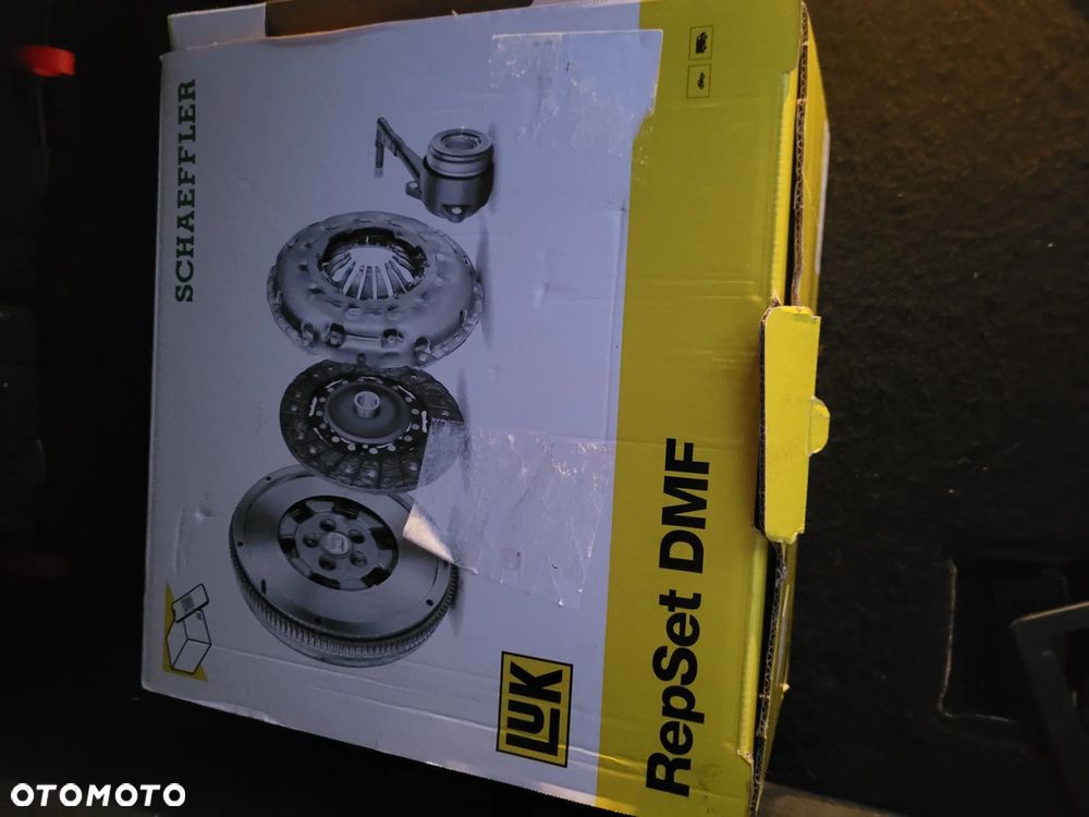 Volkswagen Touran 2.0 TDI DPF MATCH - 23