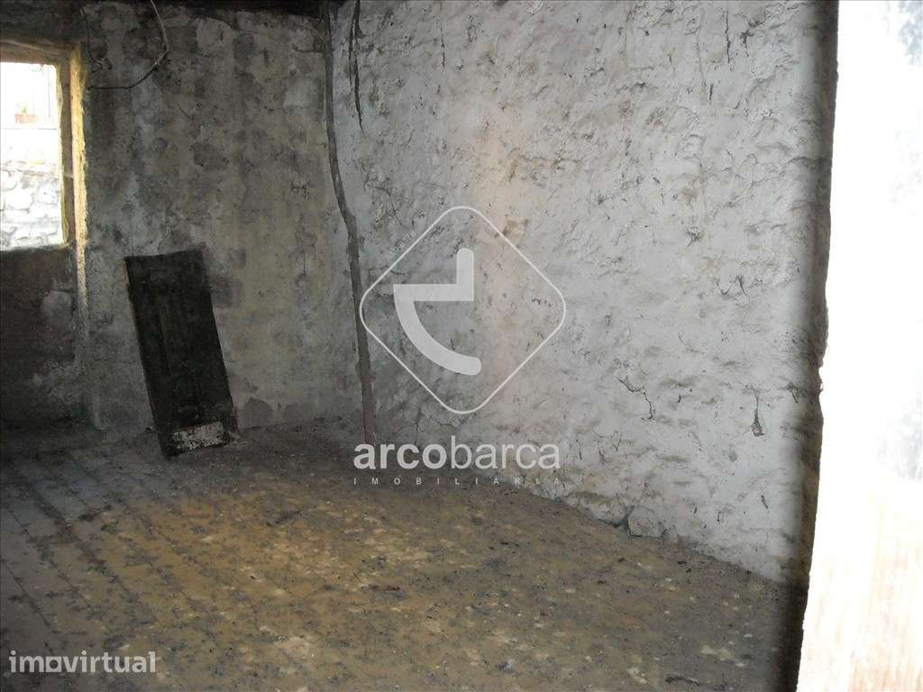 Casa Rústica para recuperar com pequeno jardim + pequena parcela de te - Grande imagem: 5/10