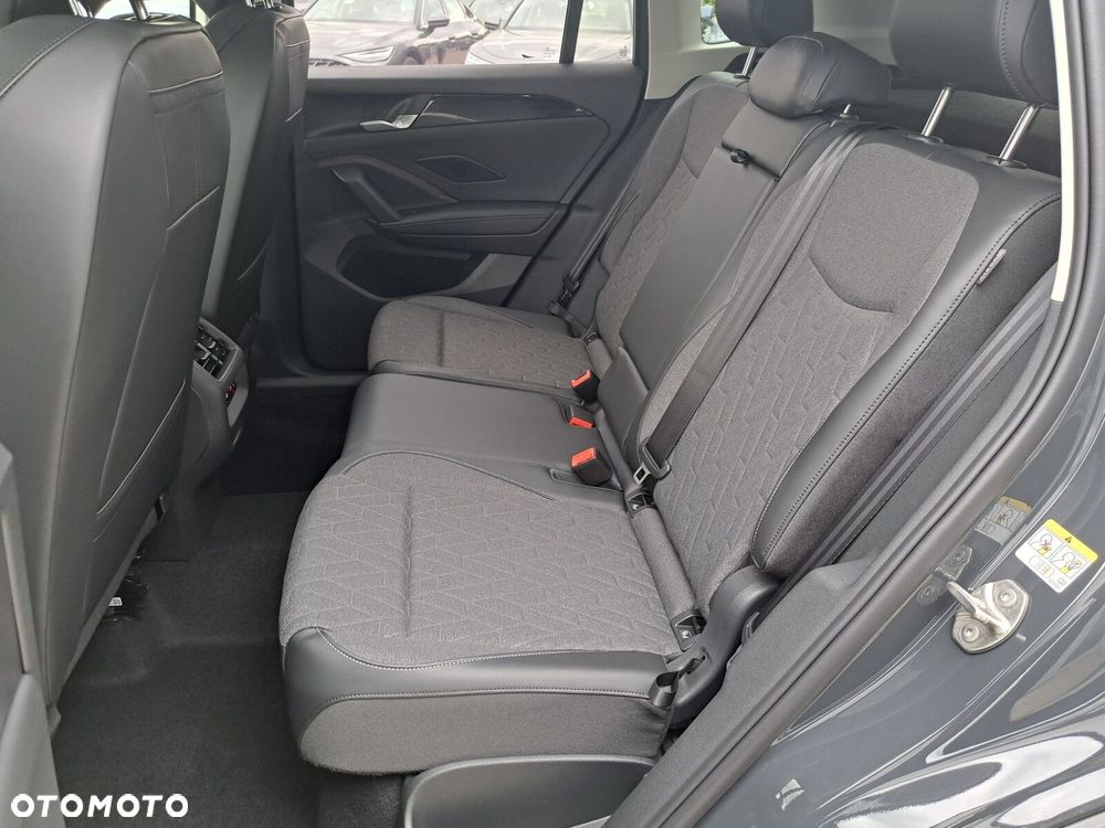 Volkswagen Tiguan - 12