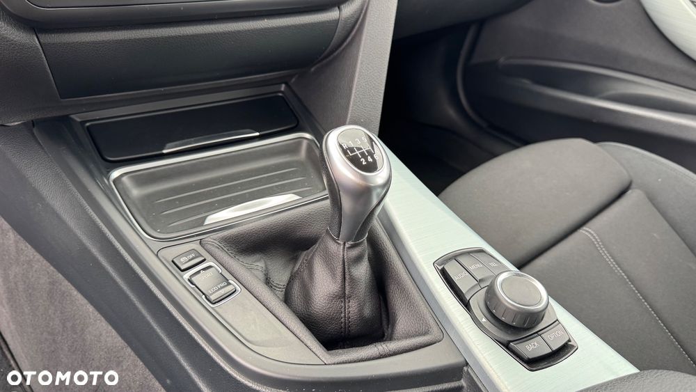 BMW Seria 3 318d Sport Line - 39