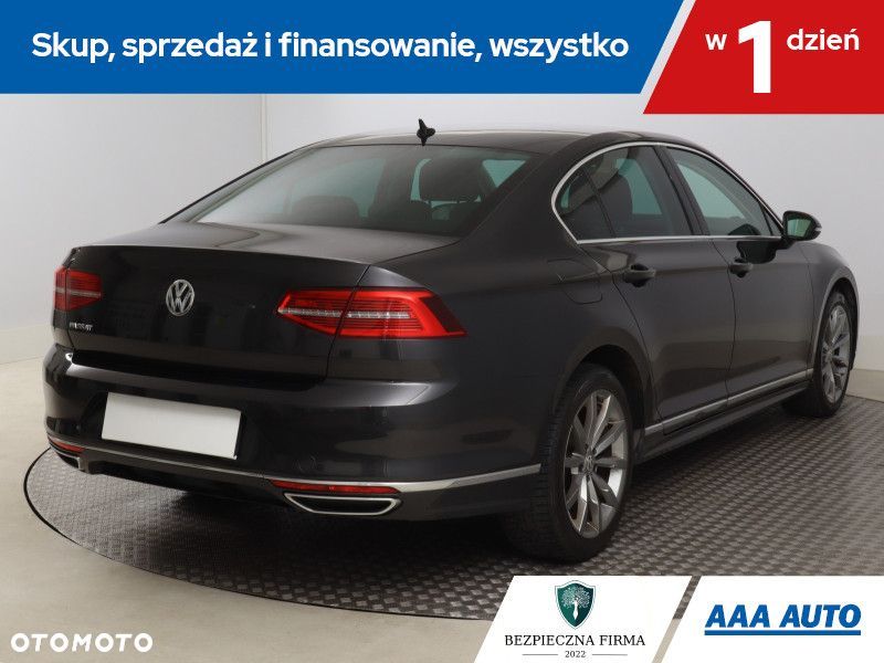 Volkswagen Passat - 7