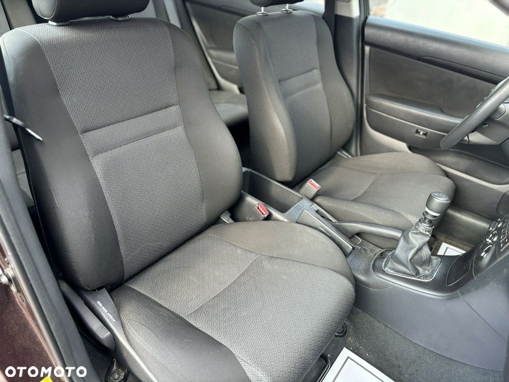 Toyota Avensis - 23