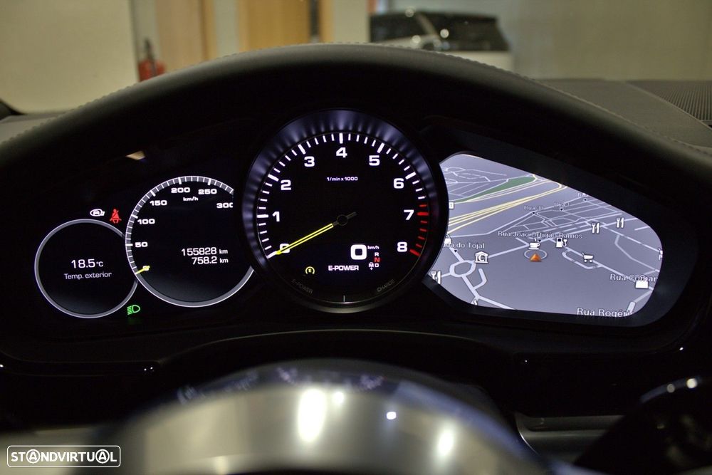 Porsche Panamera 4 E-Hybrid - 36