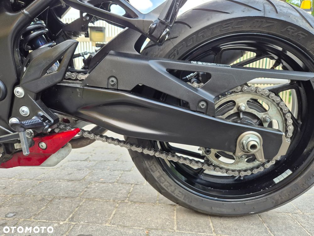 Suzuki GSX - 24