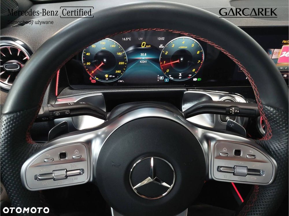 Mercedes-Benz GLB 200 4-Matic AMG Line 8G-DCT - 33