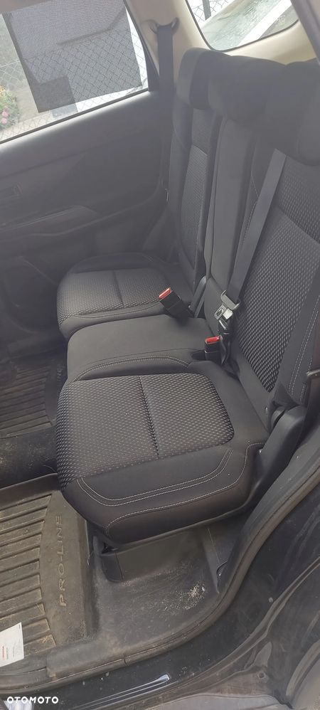 Mitsubishi Outlander - 9