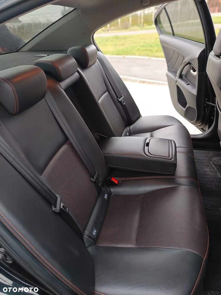 Toyota Avensis 1.8 Premium - 14