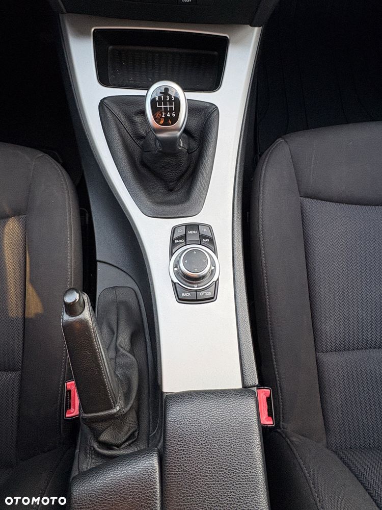 BMW Seria 3 320d Efficient Dynamics - 22