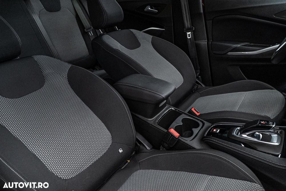 Opel Grandland X 1.2 Turbo START/STOP AT8 Business Edition - 39