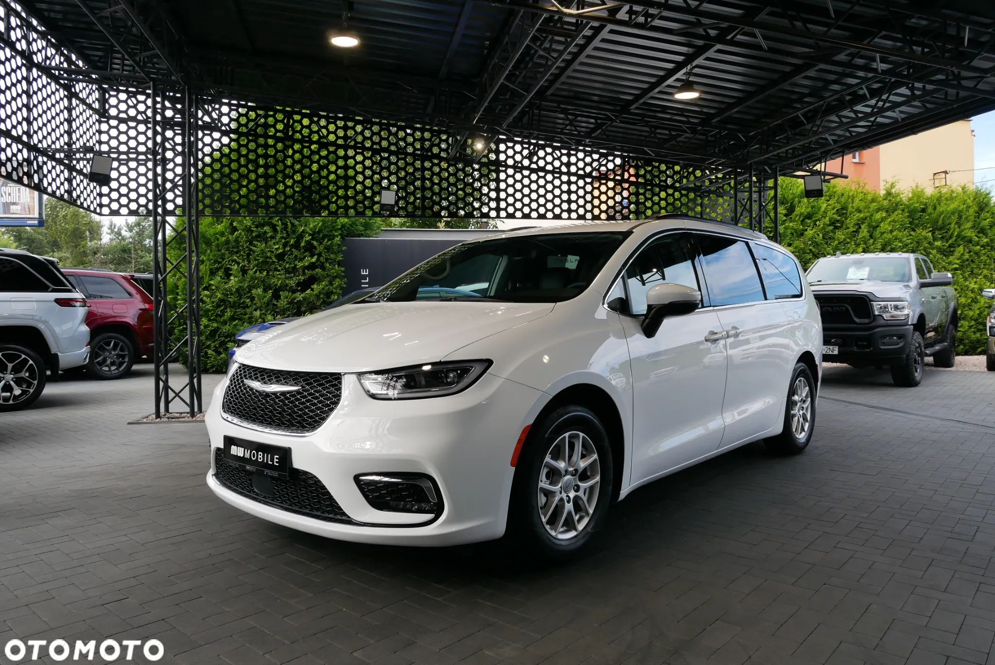 Chrysler Pacifica - 1
