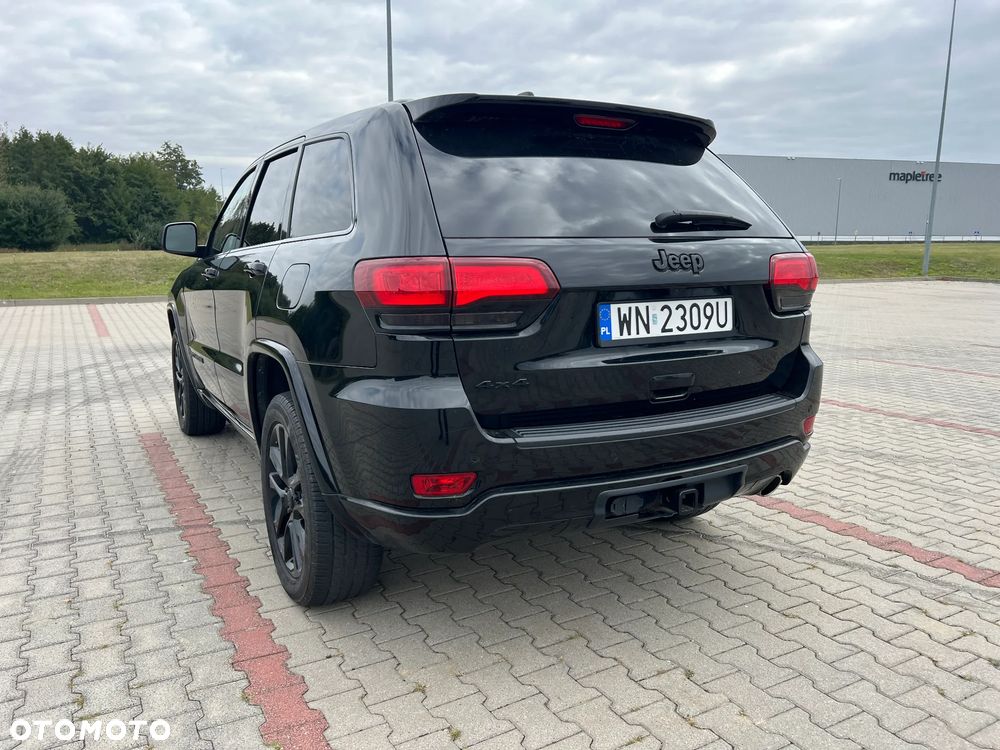 Jeep Grand Cherokee - 16