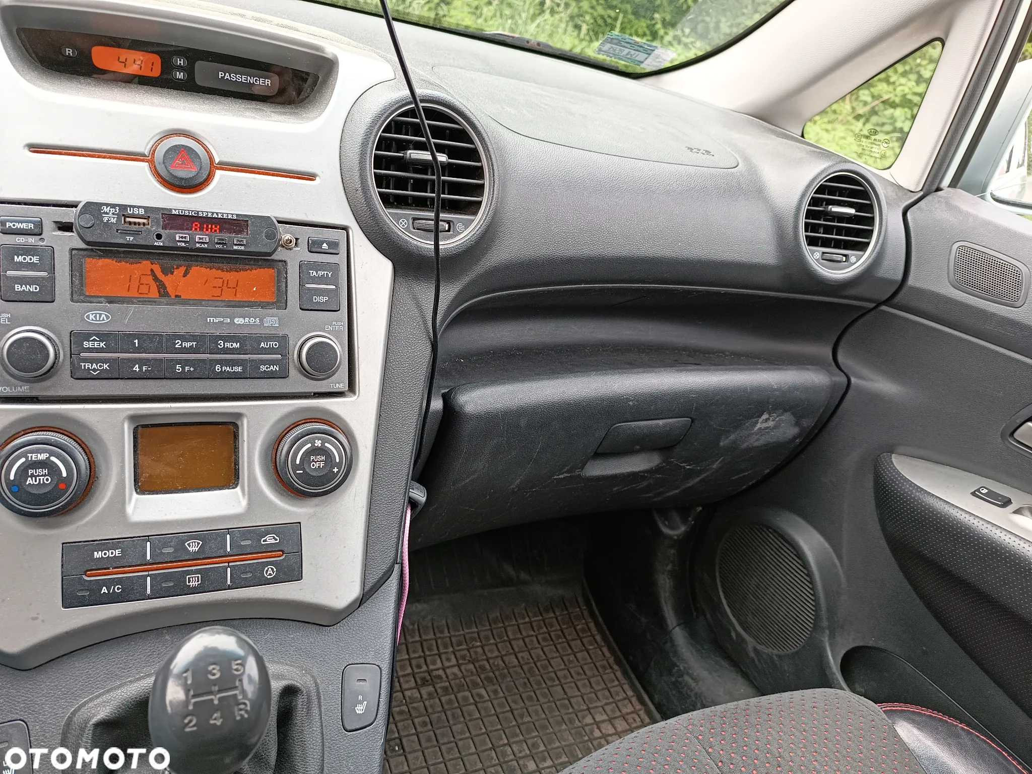 Kia Carens - 11